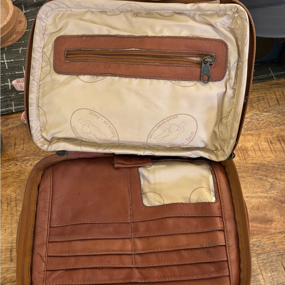 American Angel - Vintage 90s Leather Crossbody Purse - Picture 4 of 8